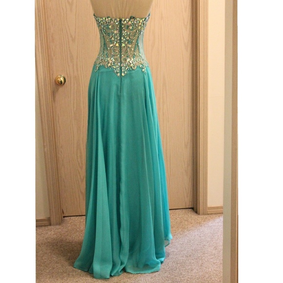 👗Mori Lee Prom Dress👗 - Picture 6 of 8